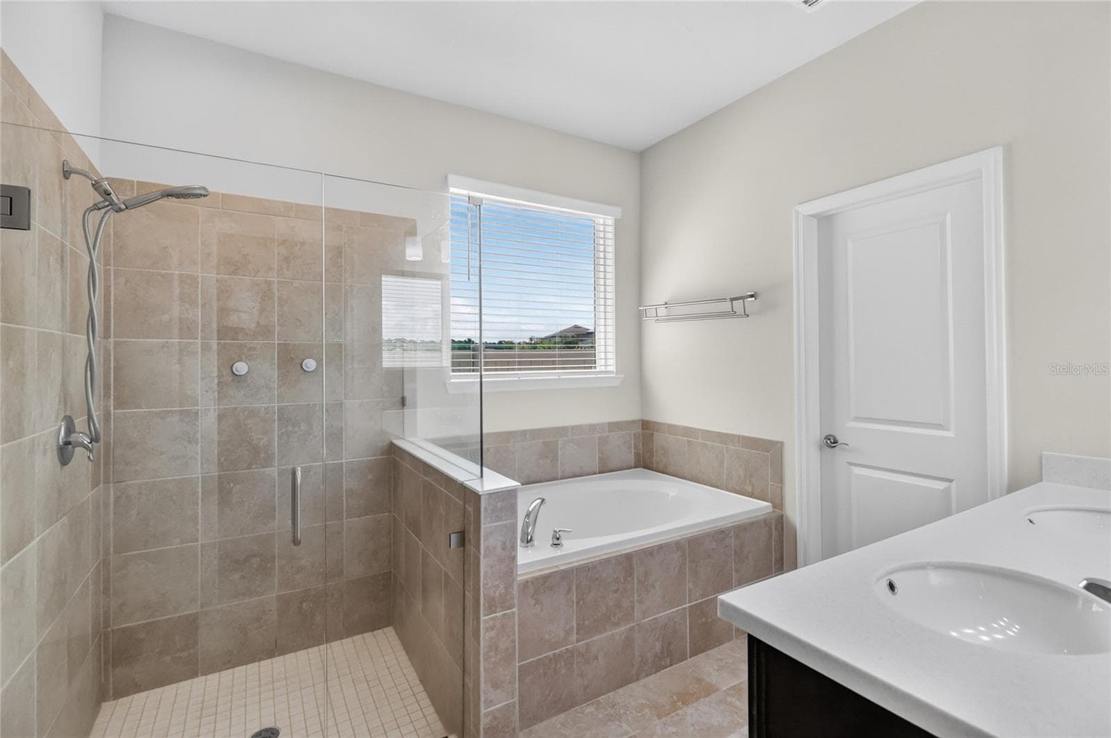 Single Family Residence at 13520 PALMERA VISTA DR, RIVERVIEW, photo 25 of 53