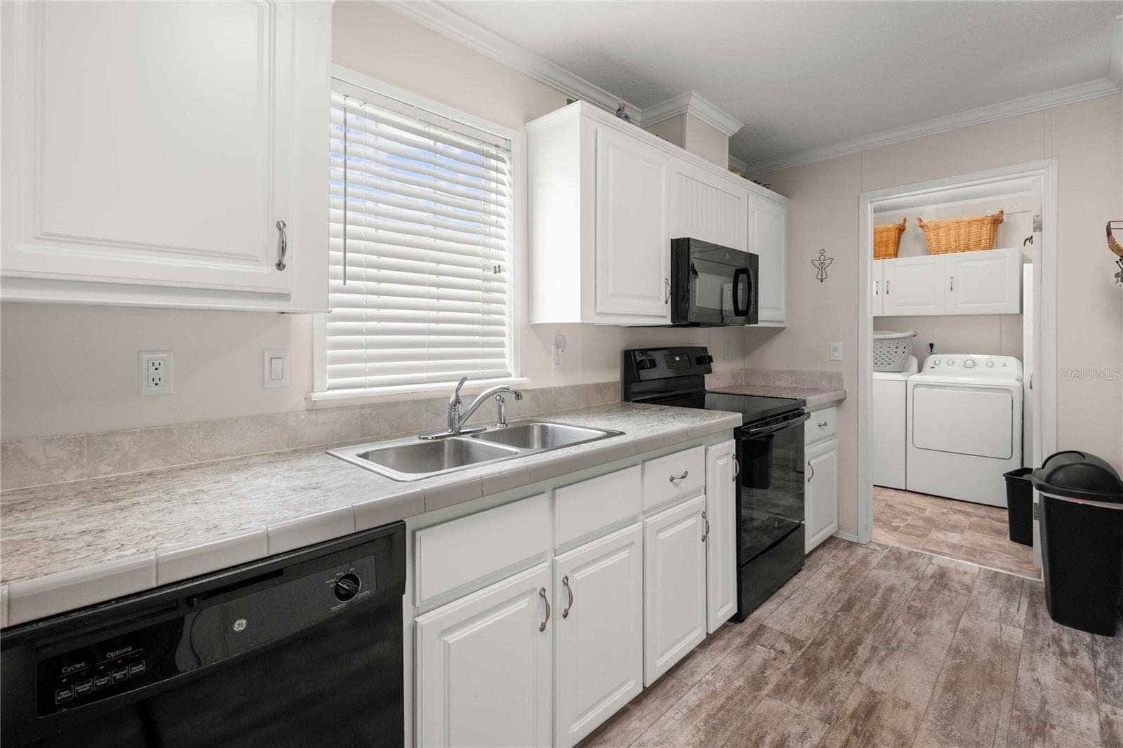 Manufactured Home at 38417 MONET DR, ZEPHYRHILLS, photo 11 of 53