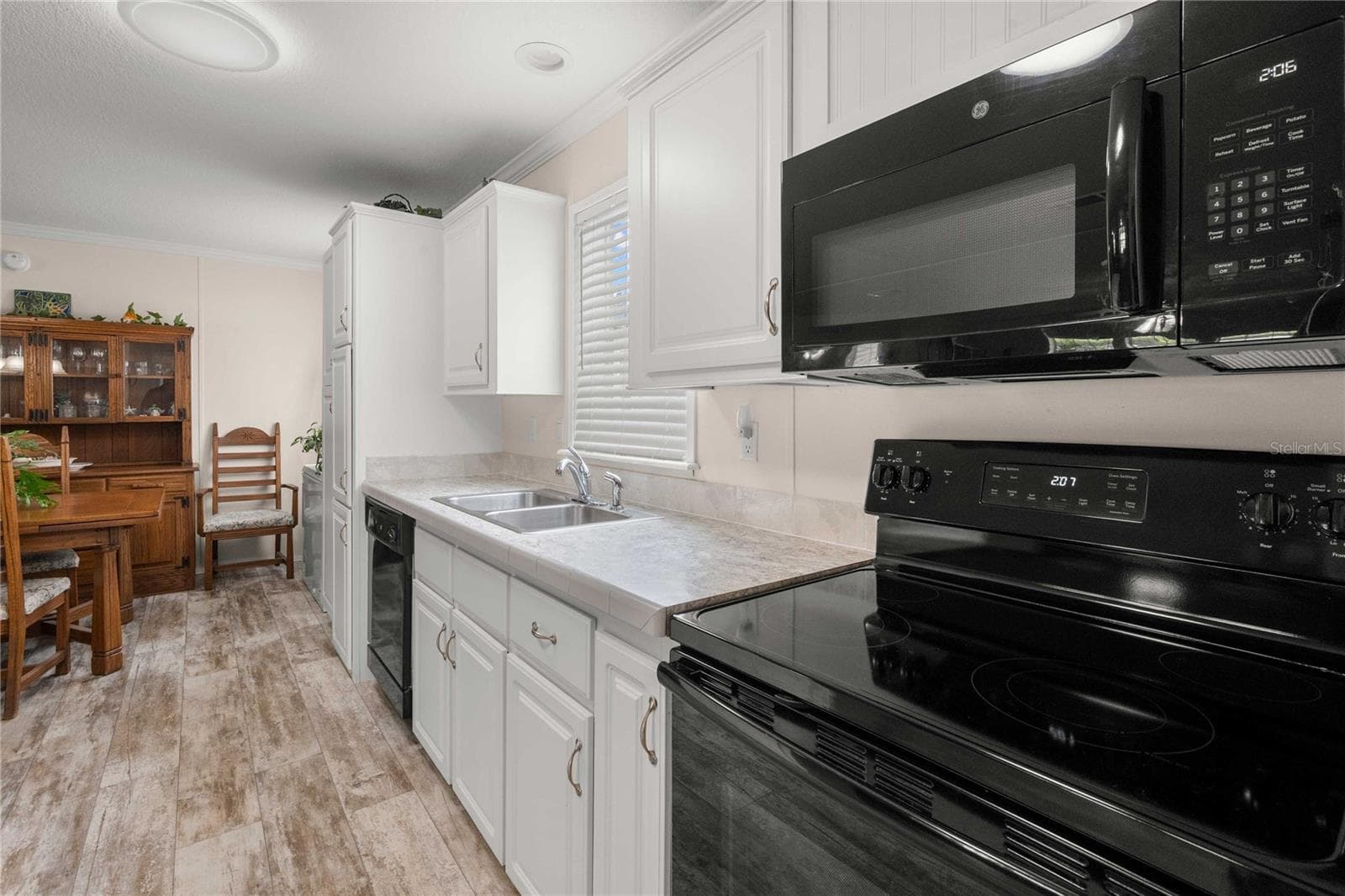 Manufactured Home at 38417 MONET DR, ZEPHYRHILLS, photo 12 of 53