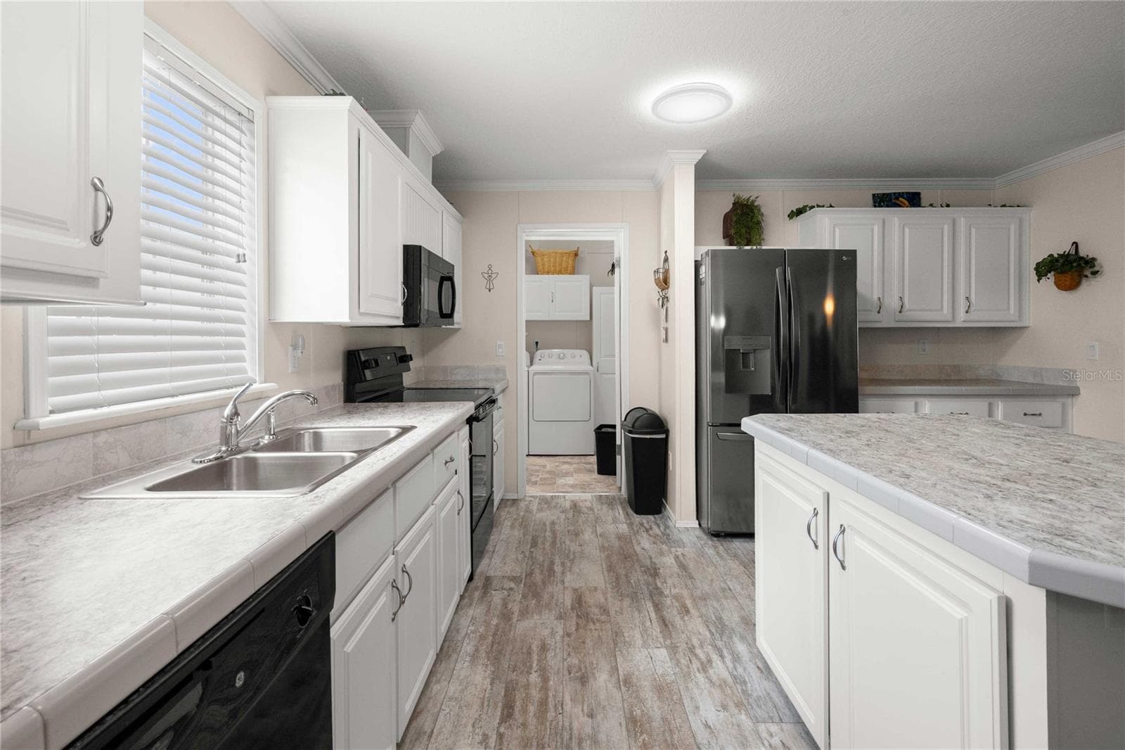 Manufactured Home at 38417 MONET DR, ZEPHYRHILLS, photo 13 of 53