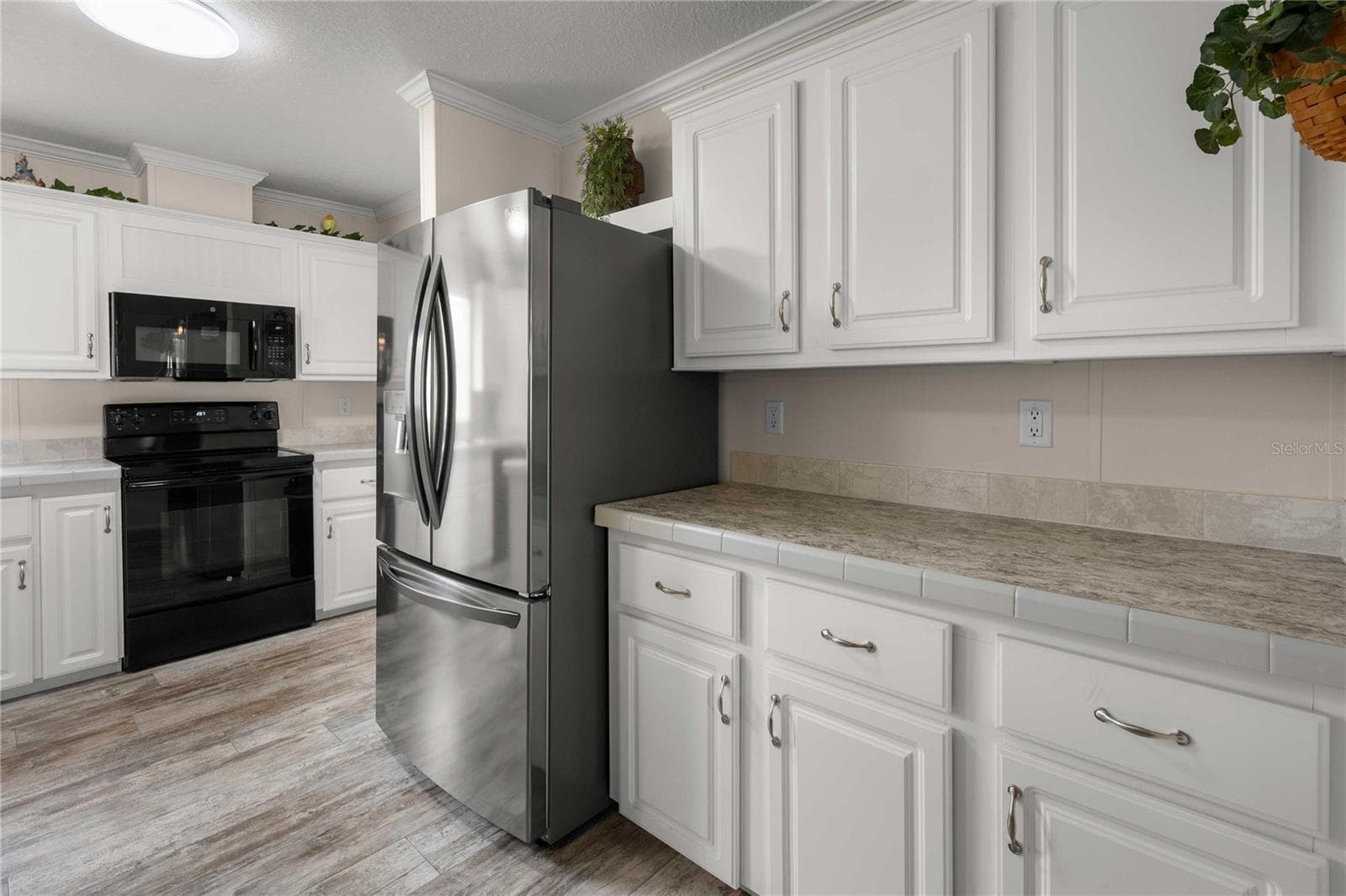 Manufactured Home at 38417 MONET DR, ZEPHYRHILLS, photo 14 of 53