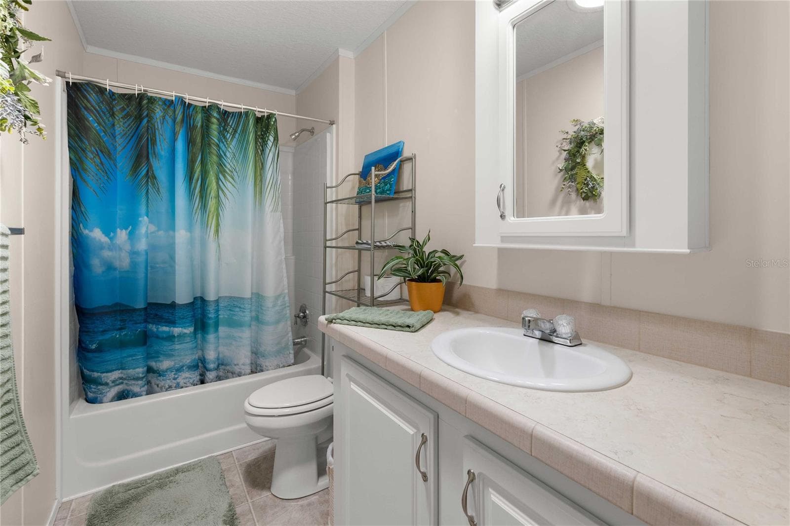 Guest bath. - 38417 MONET DR, ZEPHYRHILLS