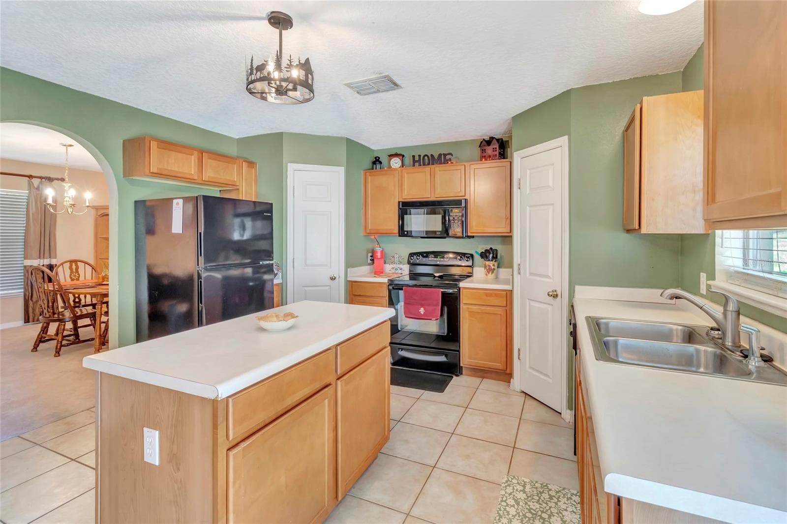 Kitchen Island and two pantrys - 216 TRES REYES LN, GROVELAND