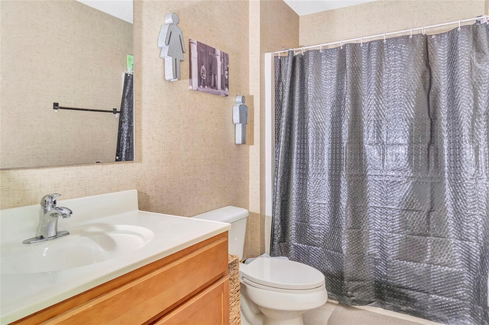 Bath 2 with Tub/Shower combo - 216 TRES REYES LN, GROVELAND