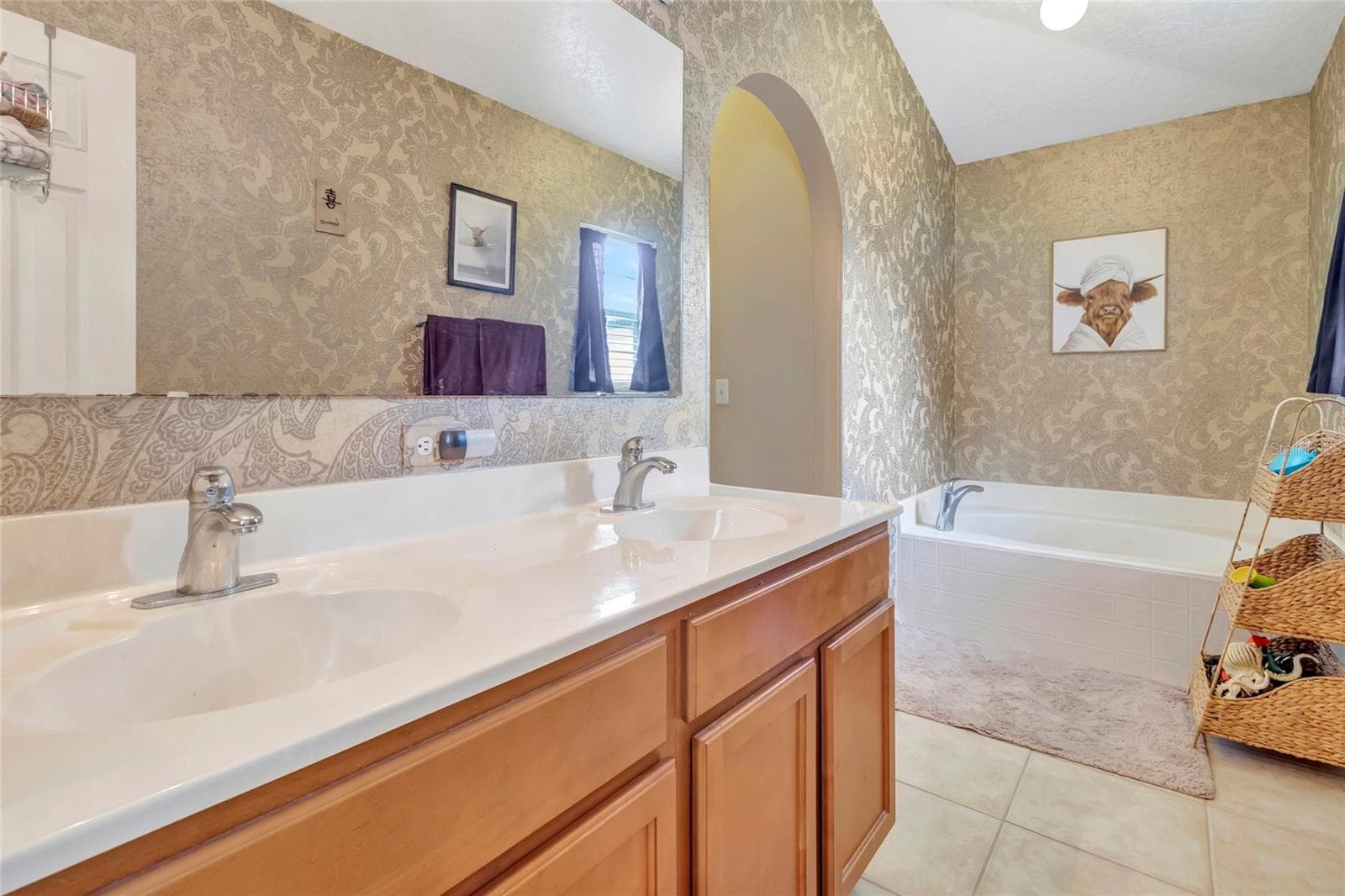 Primary Dual Sinks and Garden Bath - 216 TRES REYES LN, GROVELAND