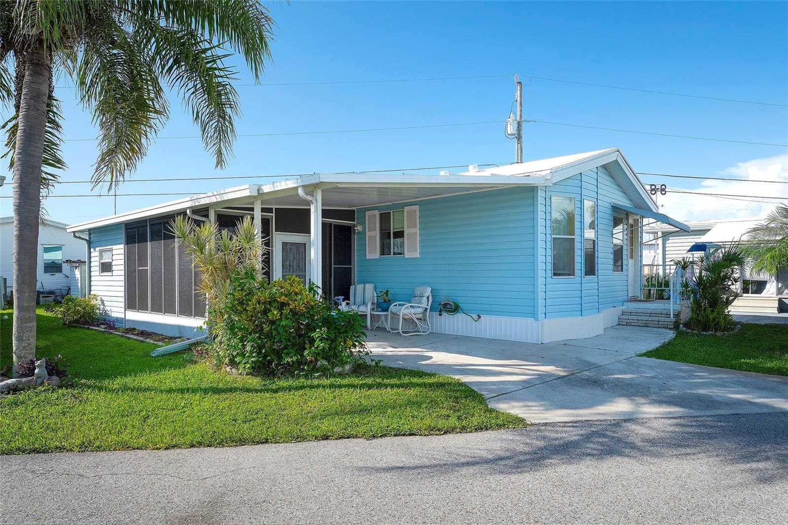 Manufactured Home at 2062 CHAMPION ST, SARASOTA, photo 3 of 36