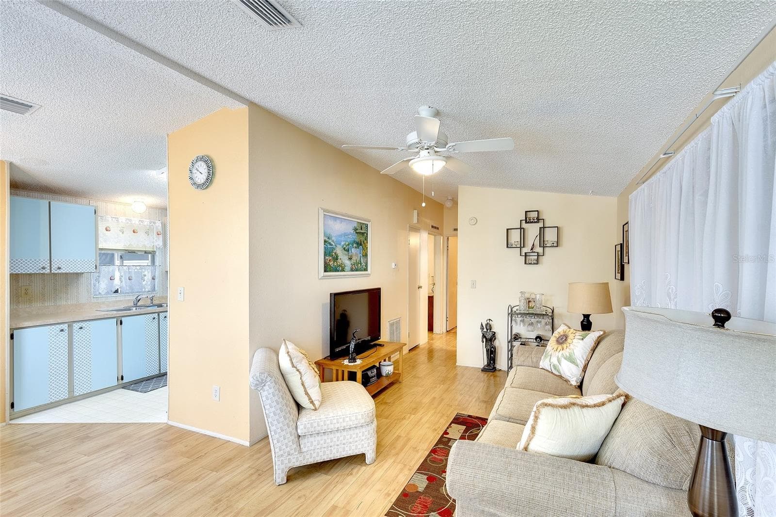 Light and bright - 2062 CHAMPION ST, SARASOTA