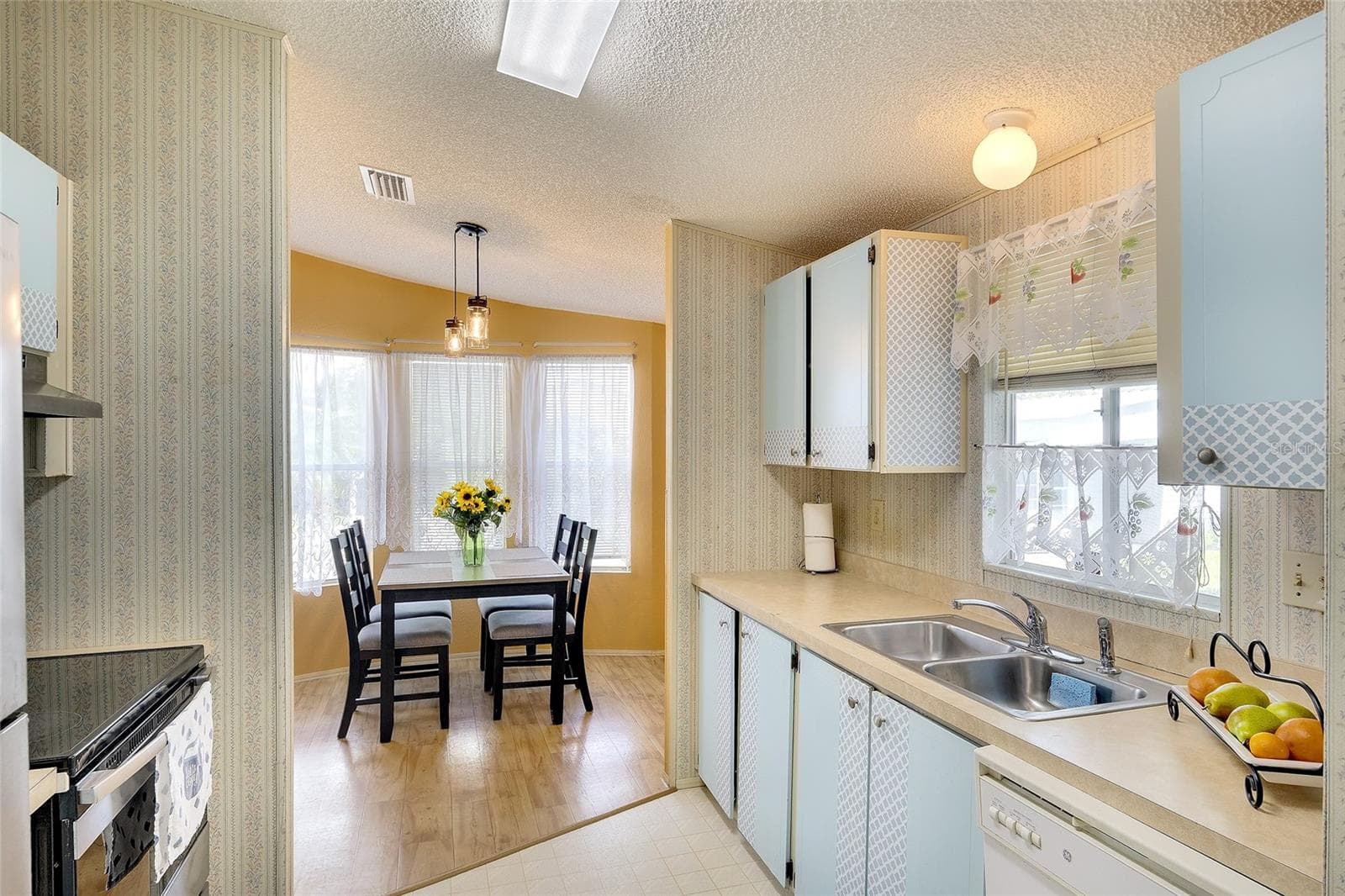 Manufactured Home at 2062 CHAMPION ST, SARASOTA, photo 10 of 36