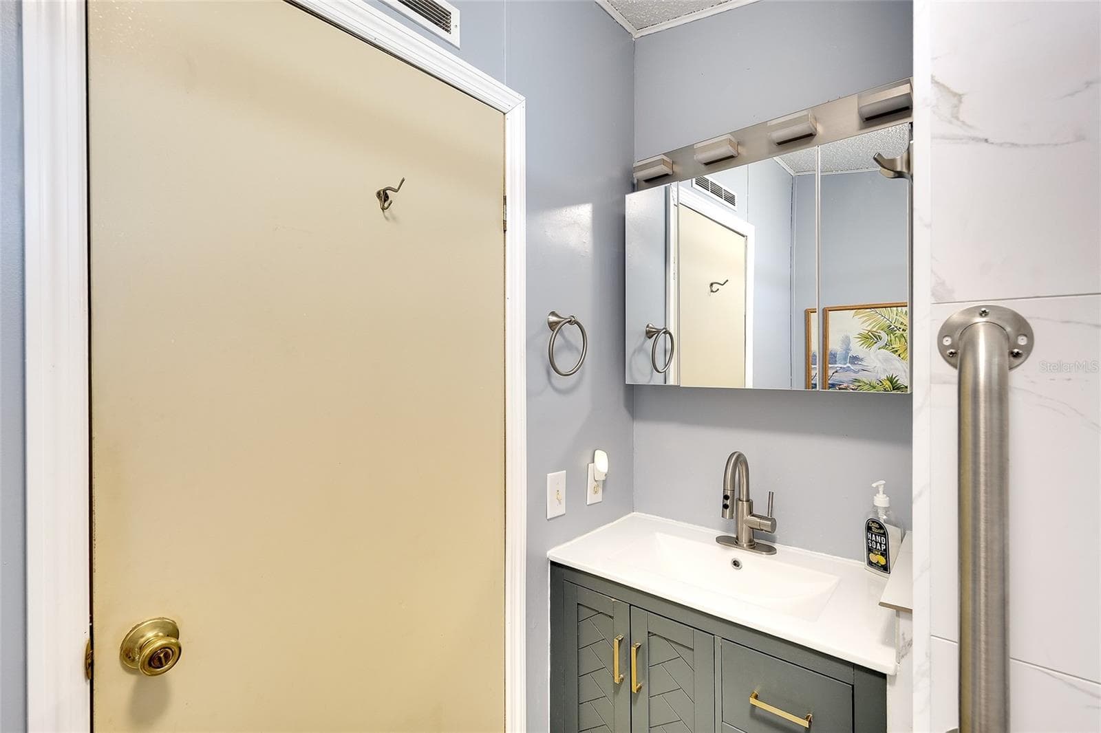main bath - 2062 CHAMPION ST, SARASOTA