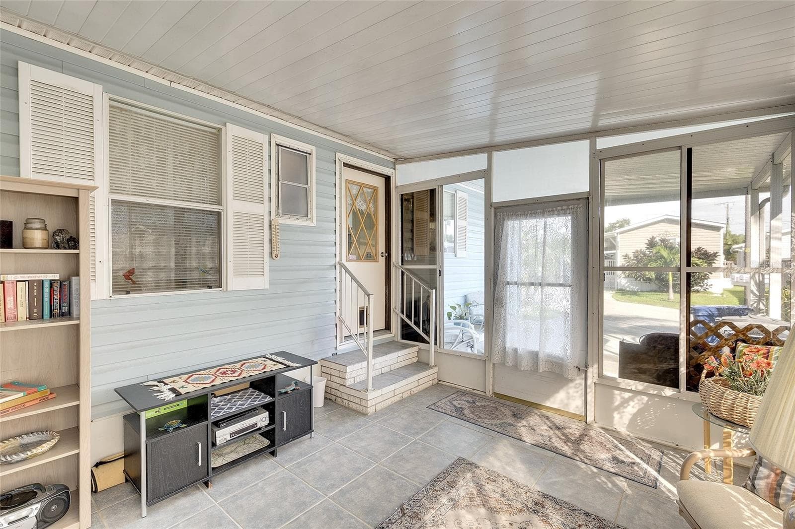 sun porch - 2062 CHAMPION ST, SARASOTA