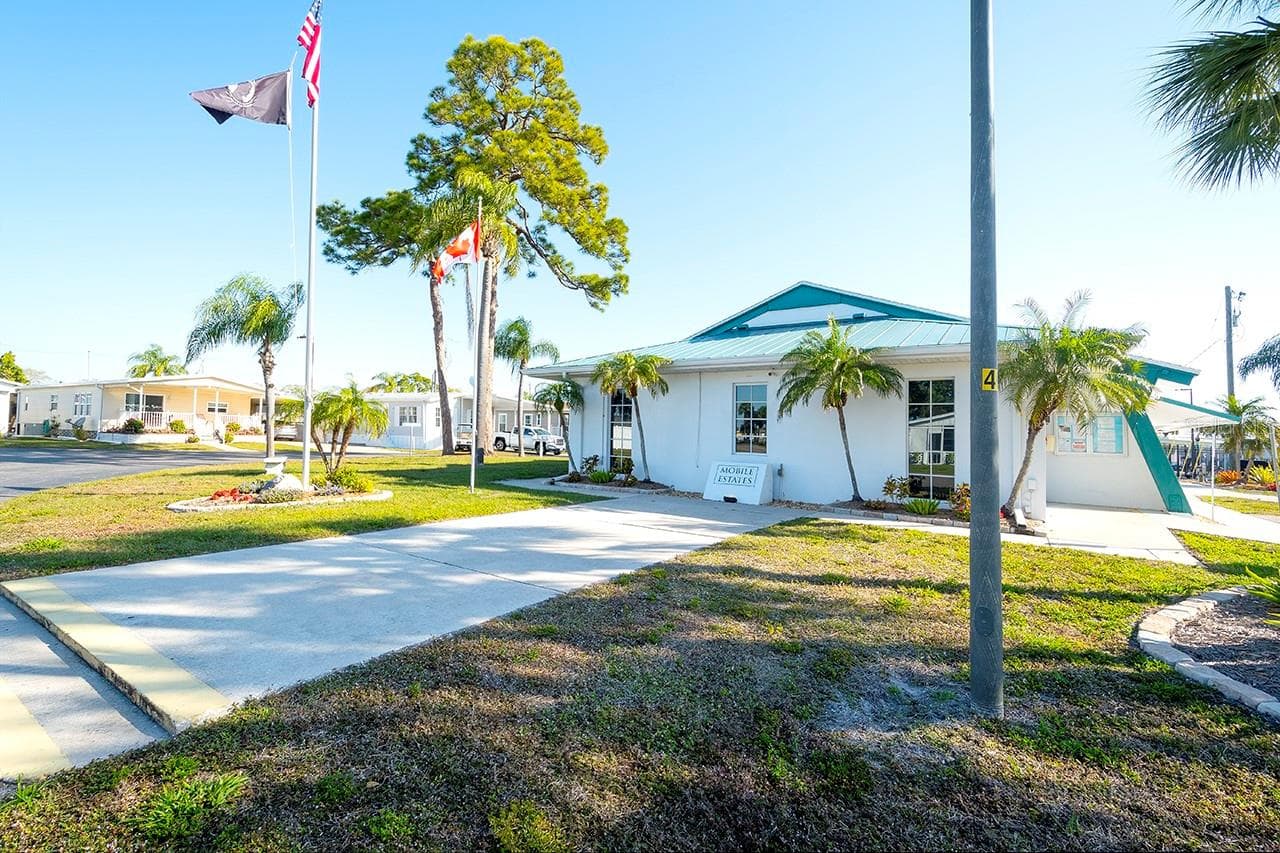 Community center - 2062 CHAMPION ST, SARASOTA