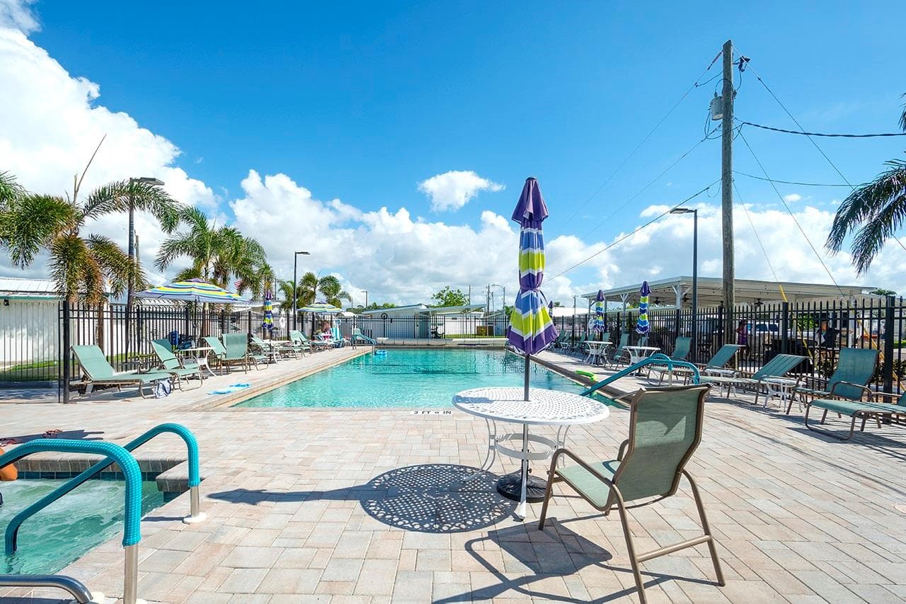heated pool and spa - 2062 CHAMPION ST, SARASOTA