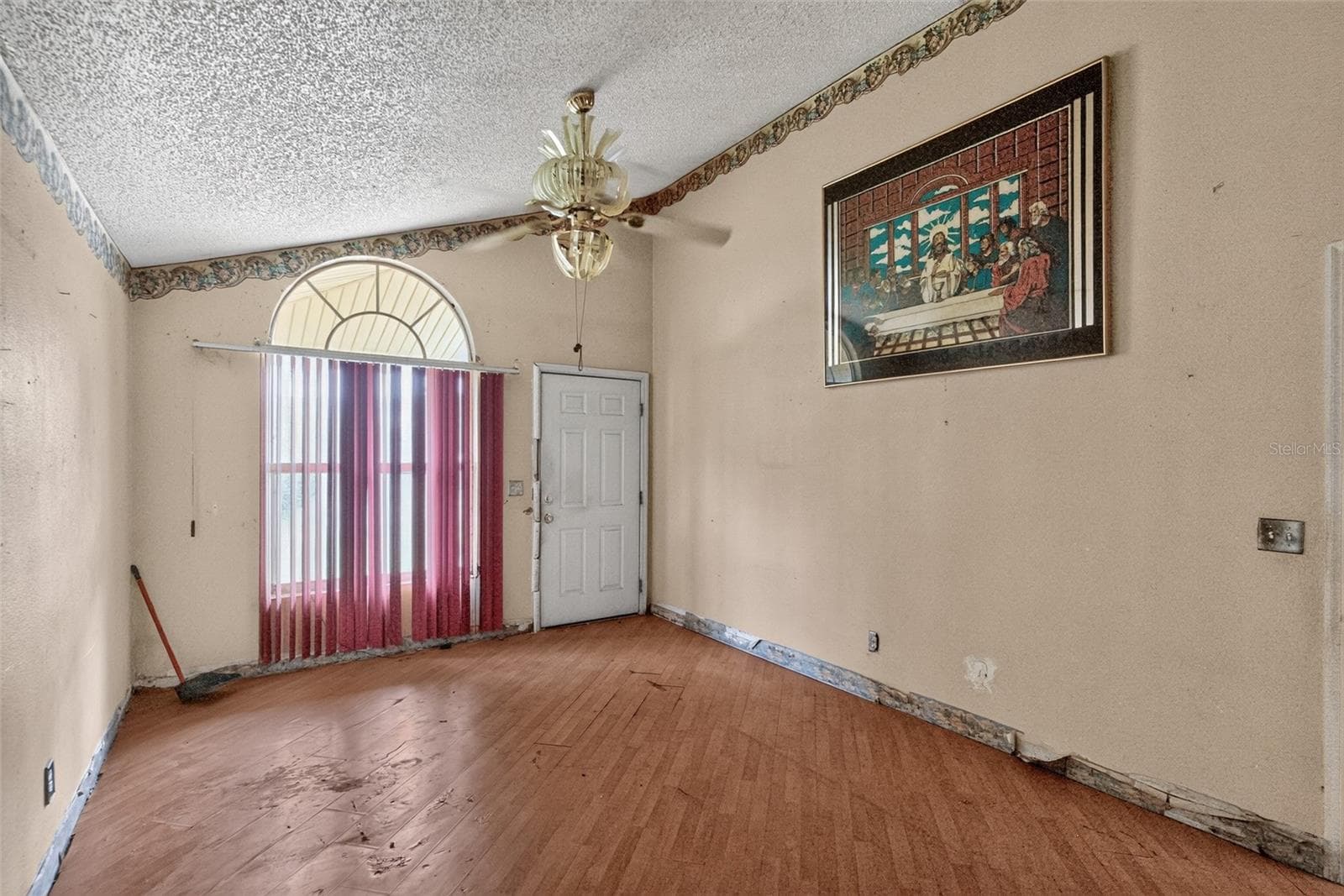 Single Family Residence at 1301 W 11TH ST, SANFORD, photo 2 of 30