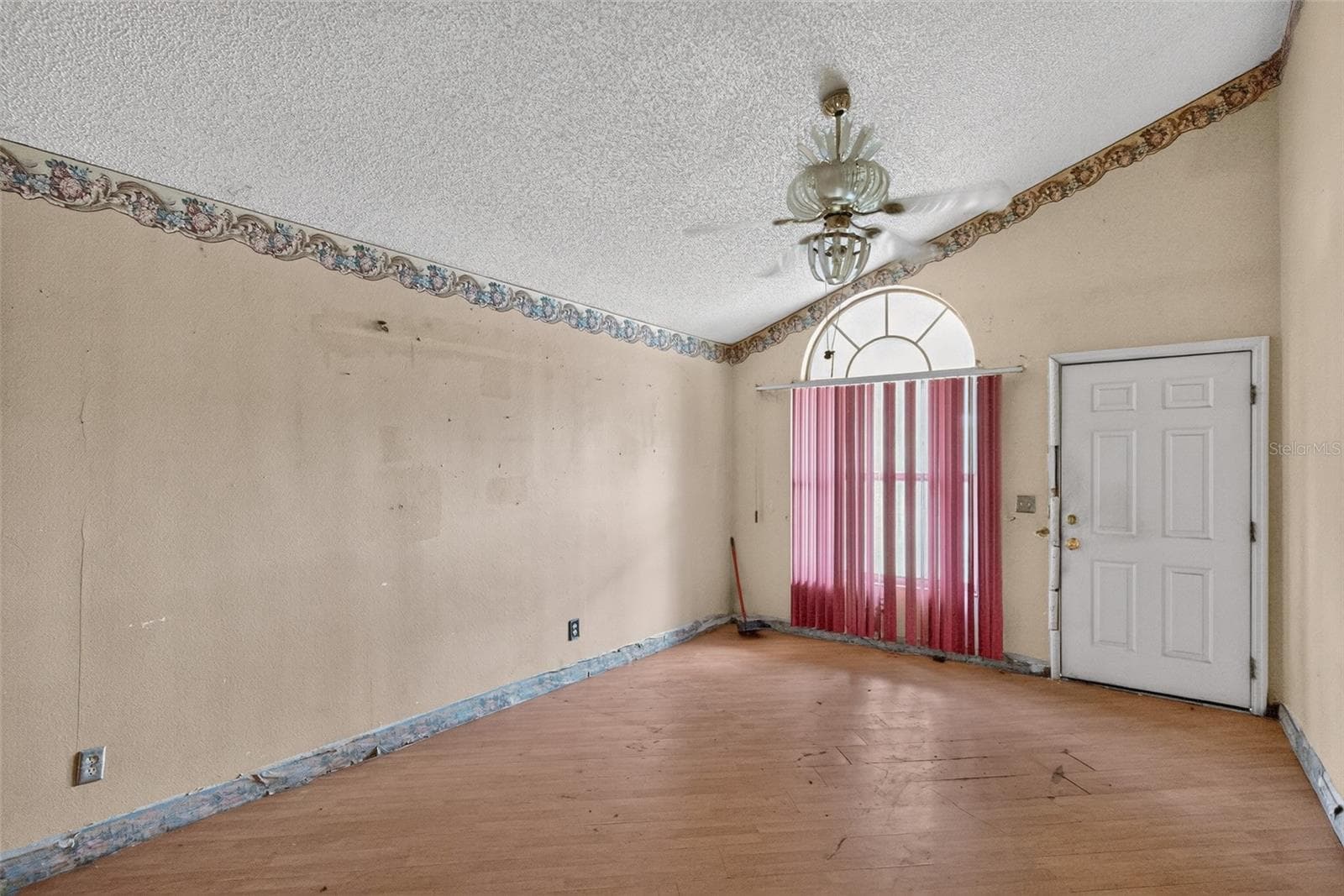 Single Family Residence at 1301 W 11TH ST, SANFORD, photo 3 of 30