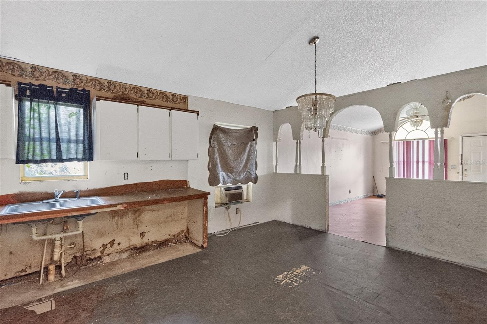 Single Family Residence at 1301 W 11TH ST, SANFORD, photo 7 of 30