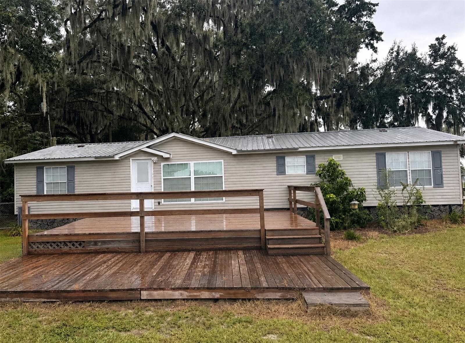 Manufactured Home at 172 E COWPEN LAKE POINT RD, HAWTHORNE, photo 2 of 11