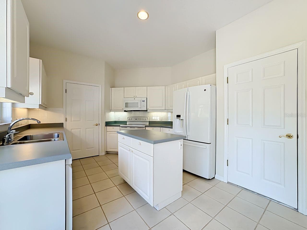 Kitchen View # 2 - 9250 NW 13TH AVENUE CIR, BRADENTON