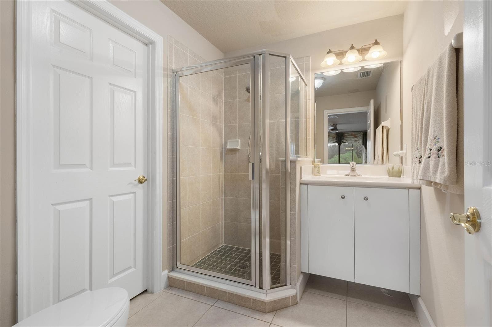 Upstairs 2nd Bath - 7 RIVER LANDING DR, PALM COAST