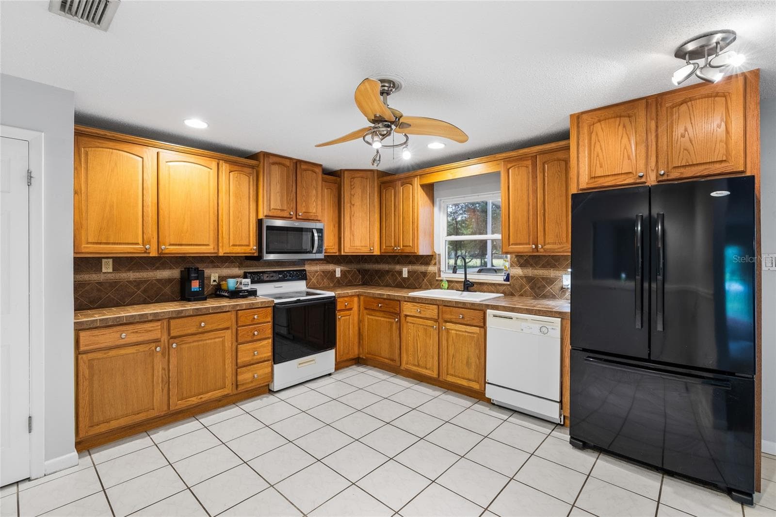 Single Family Residence at 7402 W KNIGHTS GRIFFIN RD, PLANT CITY, photo 12 of 40
