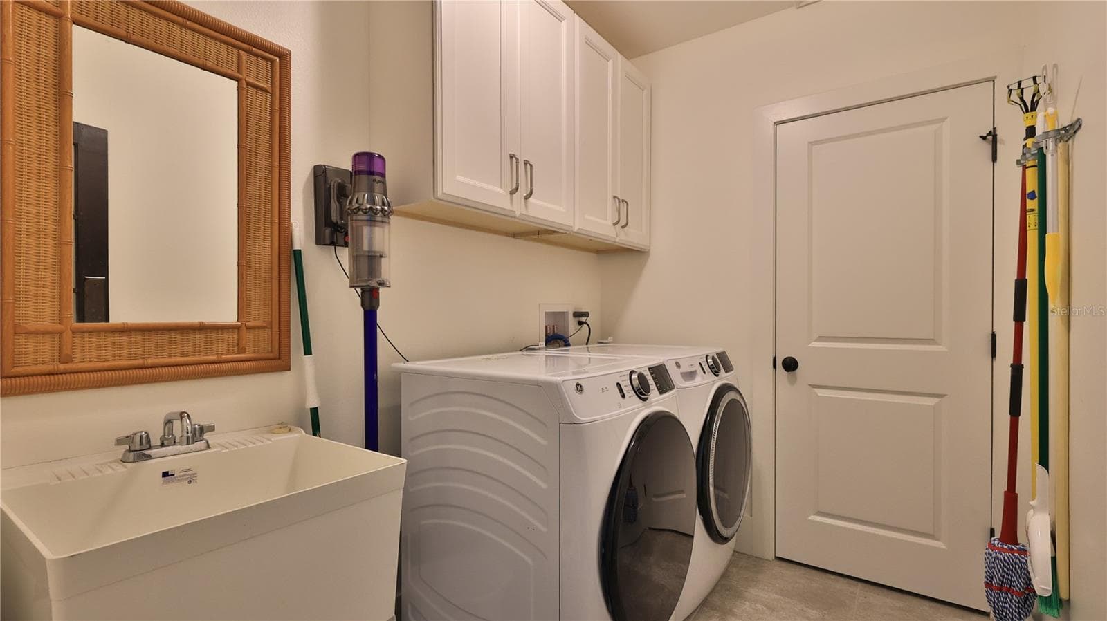 Single Family Residence at 818 OCEAN AVE, NEW SMYRNA BEACH, photo 20 of 40