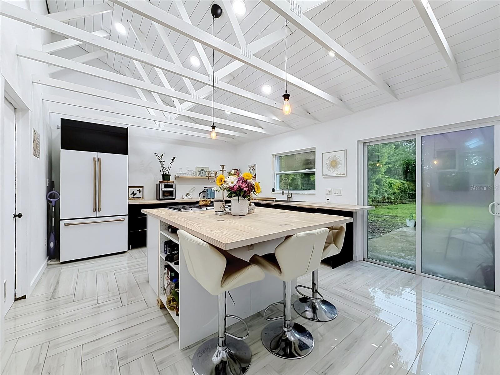 Gather for morning coffee - 635 BONIVIEW LN, ALTAMONTE SPRINGS