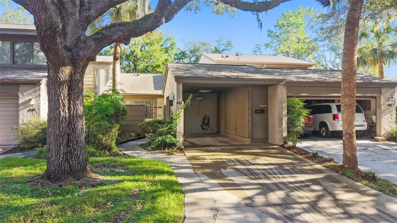 612 WOODRIDGE DR