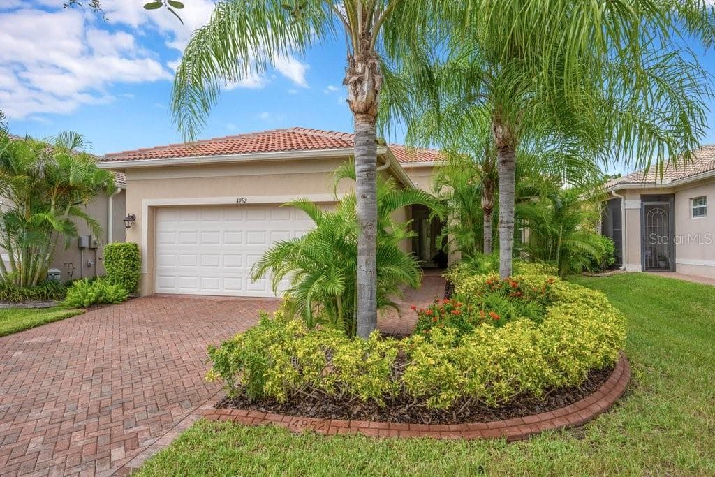 Single Family Residence at 4952 SANDY GLEN WAY, WIMAUMA, photo 4 of 51