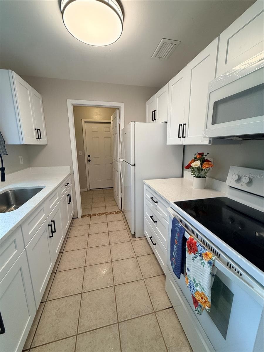 Single Family Residence at 2942 GREYNOLDS ST, DELTONA, photo 13 of 47