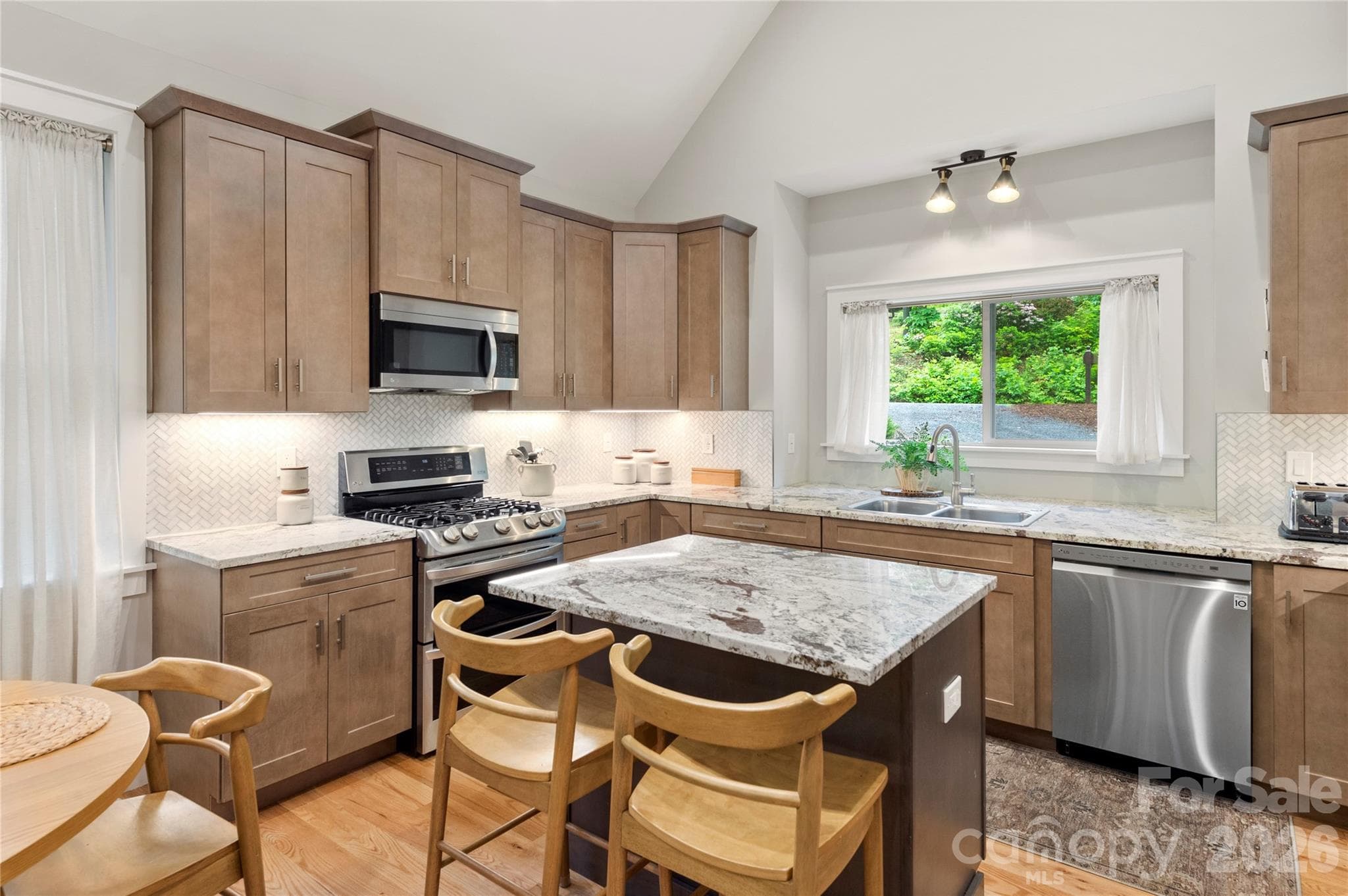 Single Family Residence at 68 Huckleberry Ridge Lane, Zirconia, photo 11 of 45