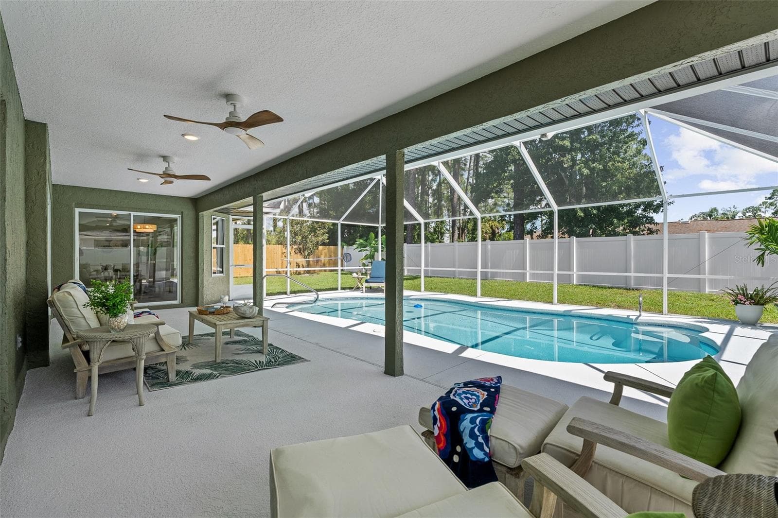 Pool and Porch - 173 BAYSIDE DR, PALM COAST