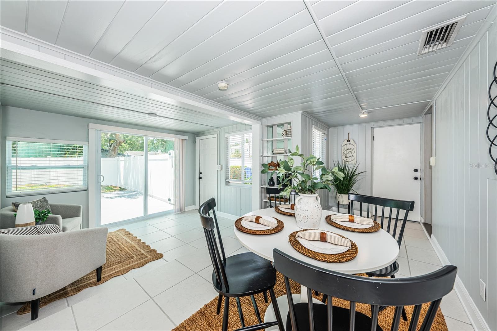 27’x15.5’ Dining/Fla Rm with Couch & Recliners - 262 40 AVE NE, ST PETERSBURG