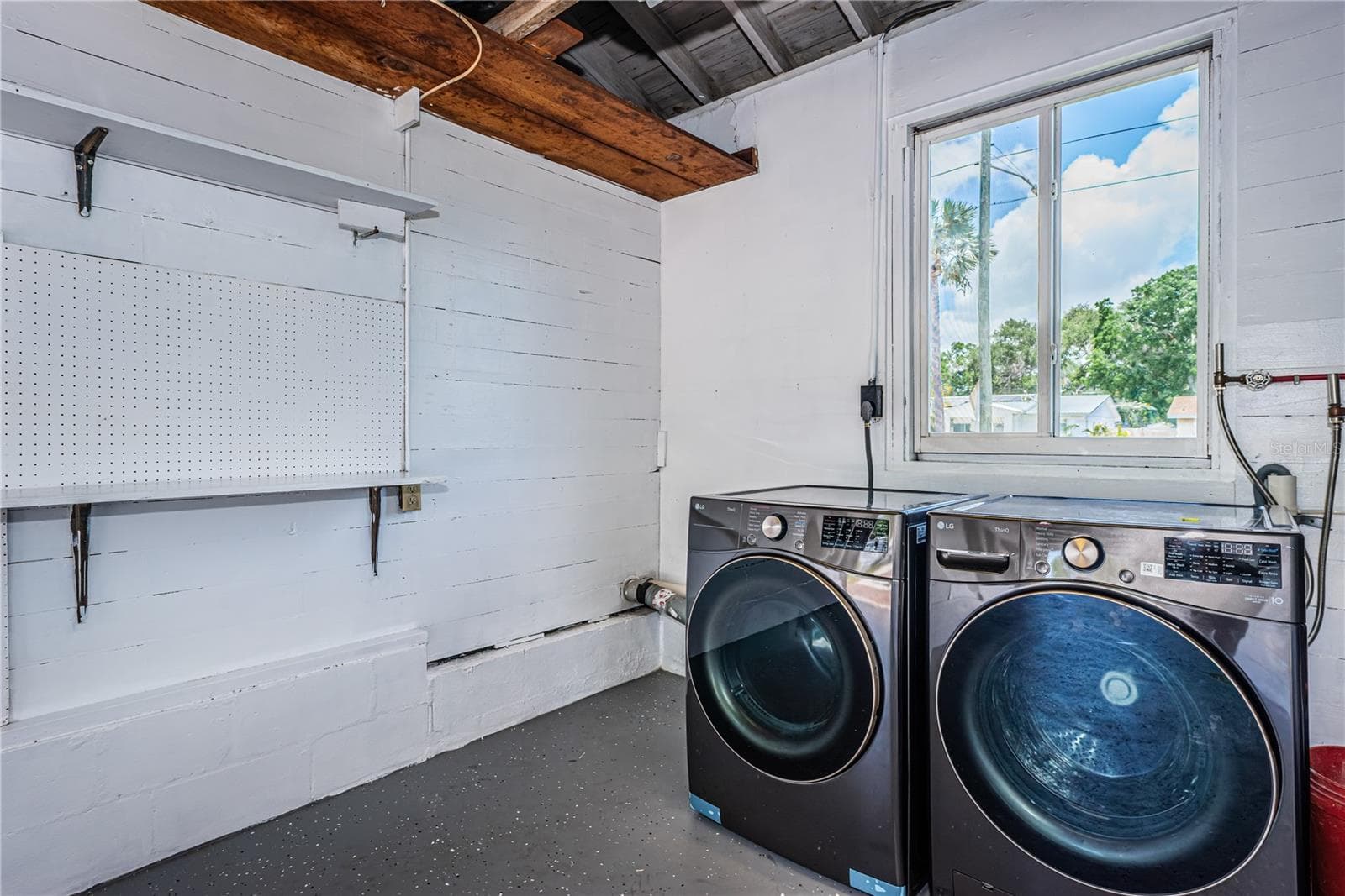 Brand New Stackable LG Smart Washer & Dryer - 262 40 AVE NE, ST PETERSBURG