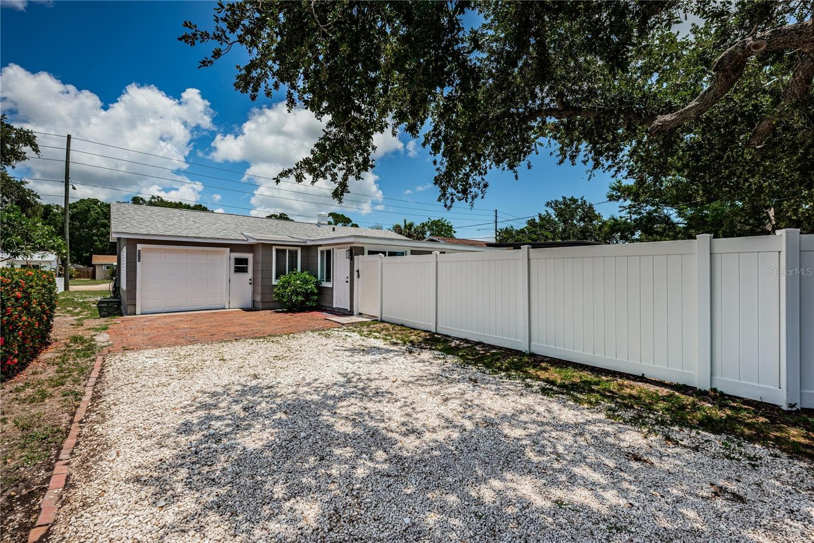Park 6 cars, or Boat, RV + an Oversized Garage! - 262 40 AVE NE, ST PETERSBURG