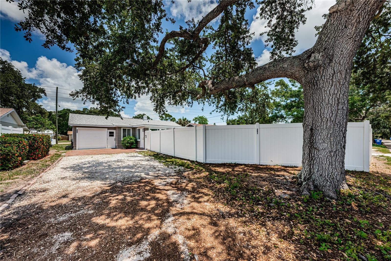 Park 6 cars, or Boat, RV, Oversized Garage! - 262 40 AVE NE, ST PETERSBURG