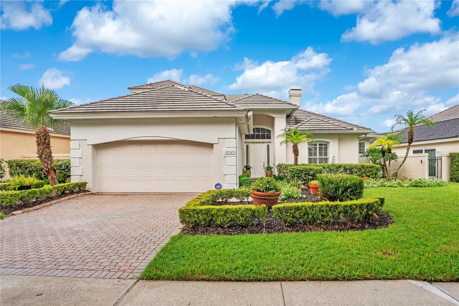 Single Family Residence at 10925 WOODCHASE CIR, ORLANDO, photo 2 of 46