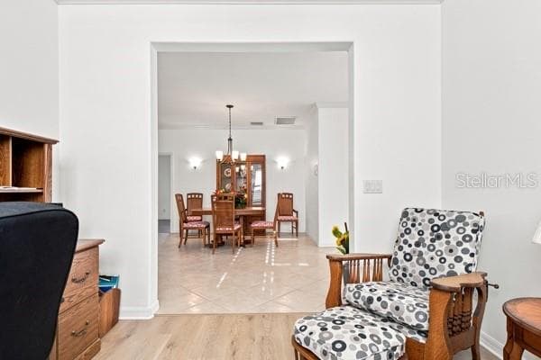 Den - could be enclosed with french doors - 1884 BATELLO DR, VENICE