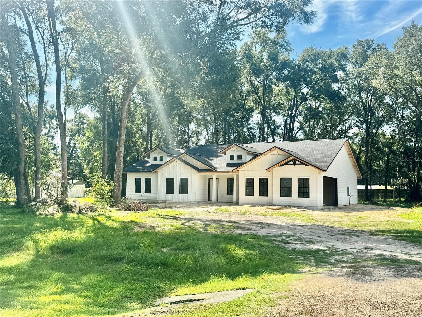 Kensington Farmhouse on 1.02 acres 8/28/26 - 23161 NW 183RD LN, HIGH SPRINGS