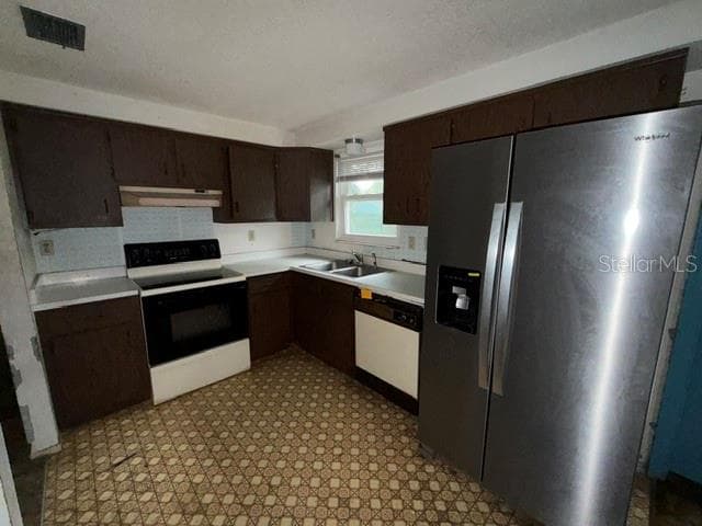 Single Family Residence at 1050 BEACH LN, WINTER HAVEN, photo 2 of 7