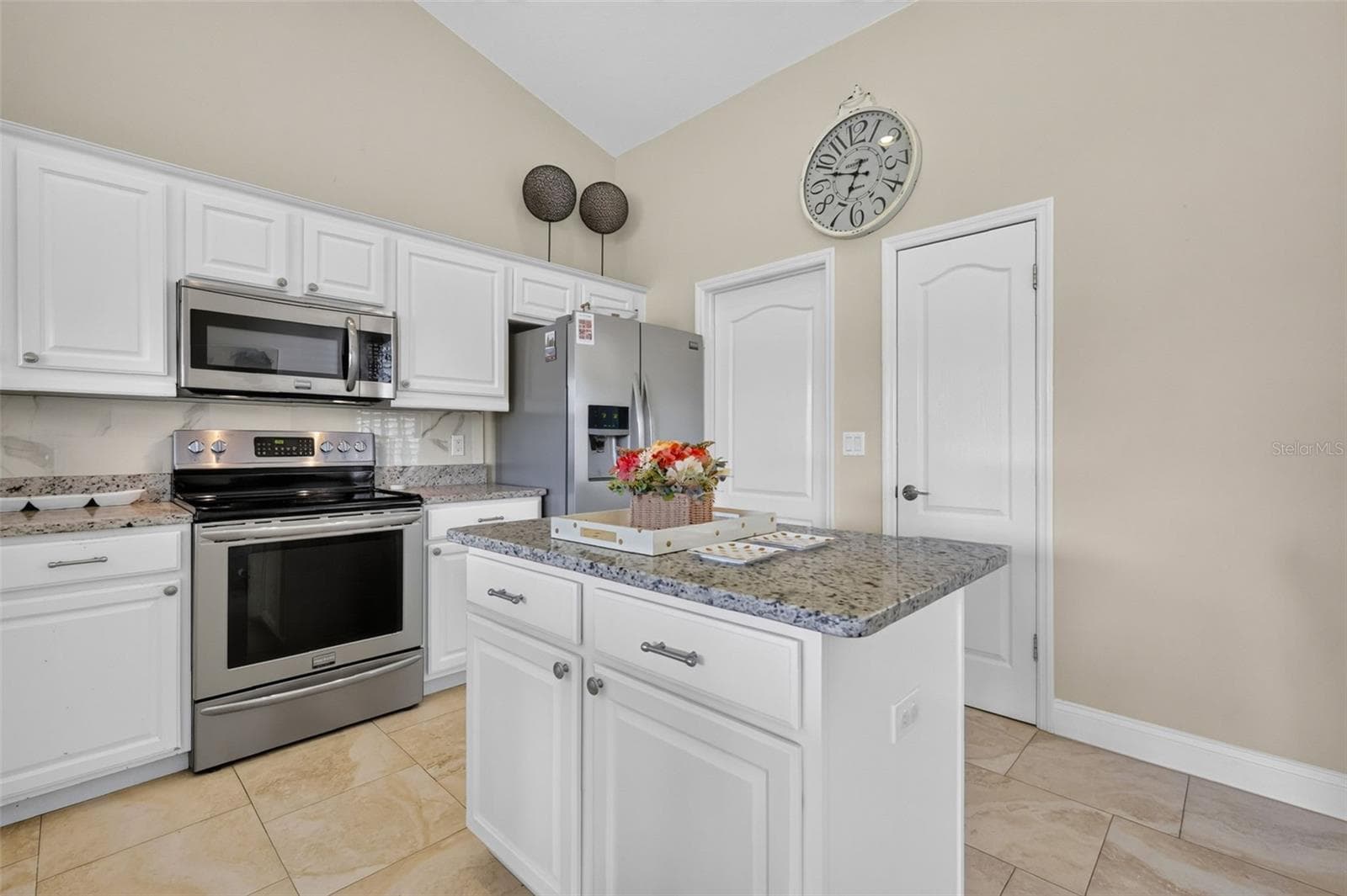 Single Family Residence at 6022 FALCONBRIDGE PL, MOUNT DORA, photo 17 of 34