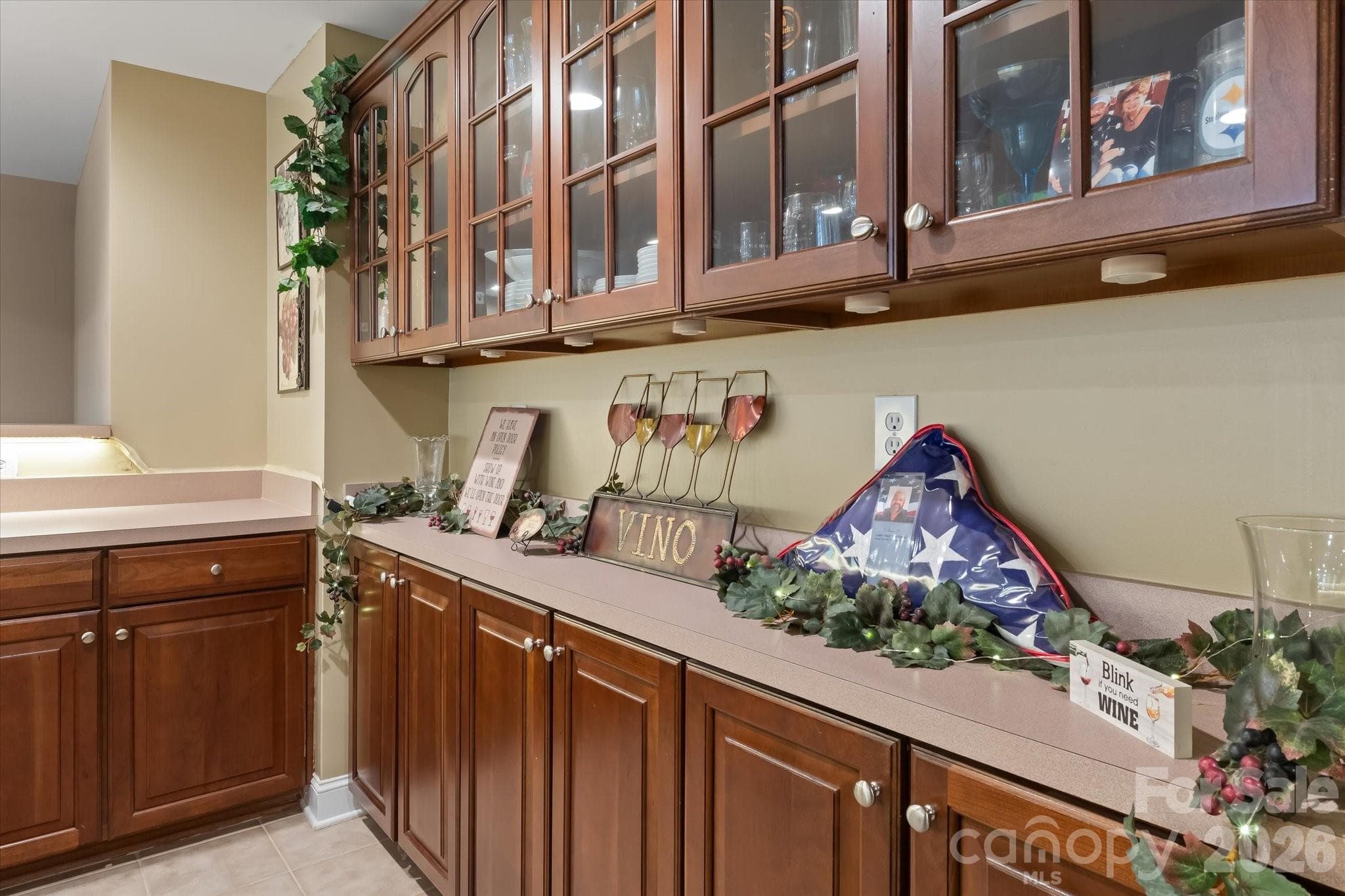 Wet Bar - 309 Stonewater Bay Lane, Mount Holly