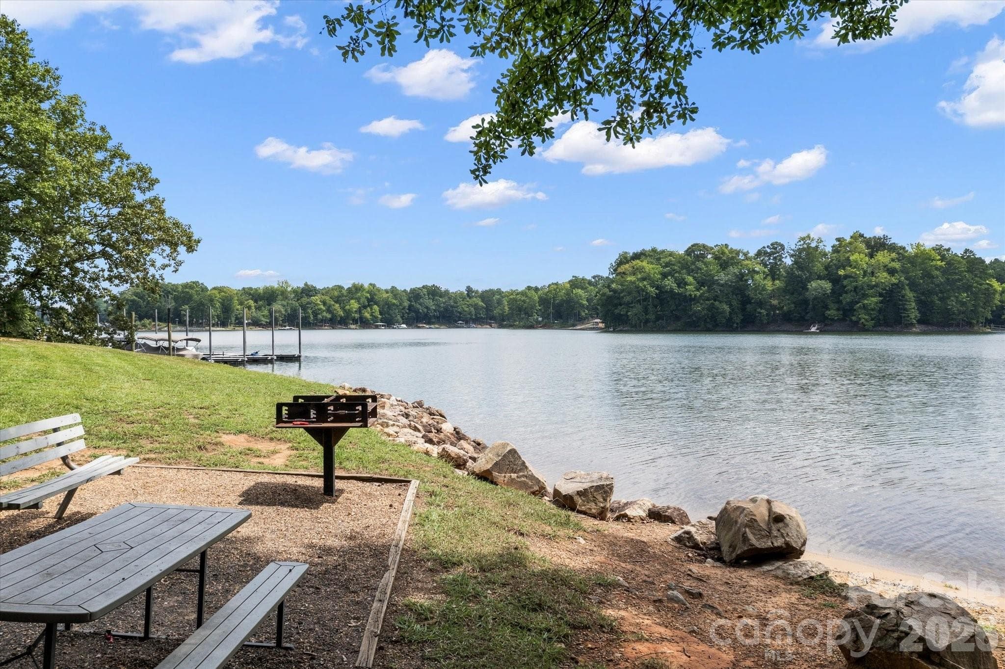 Picnic Area/Lake View Near Basketball Court - 309 Stonewater Bay Lane, Mount Holly