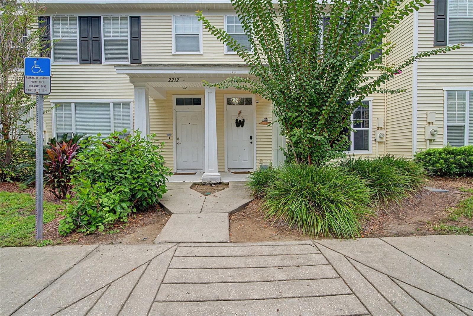 Townhouse at 2214 GOLDEN OAK LN, VALRICO, photo 4 of 26