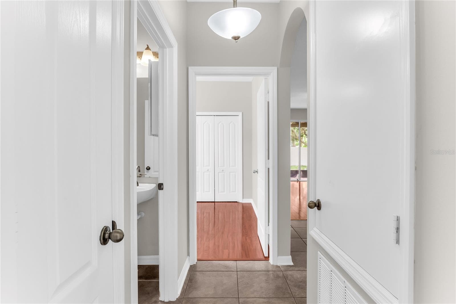 Hallway Between Guest Beds - 847 AYDEN OAK LN, OCOEE