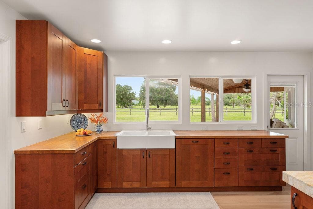 Single Family Residence at 5240 MYAKKA VALLEY TRL, SARASOTA, photo 12 of 42