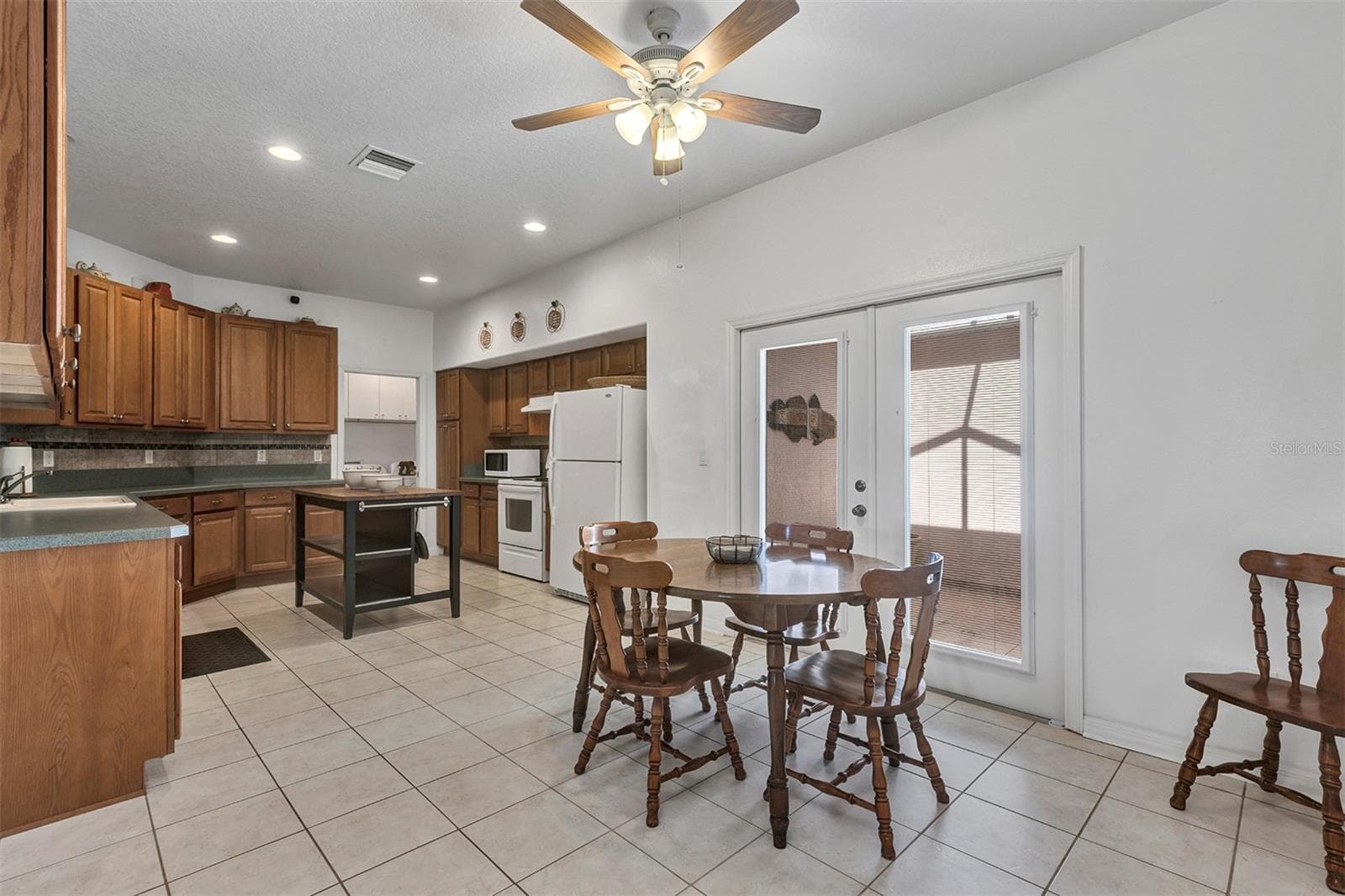 Single Family Residence at 4958 PORTSMOUTH ST, TAVARES, photo 10 of 76