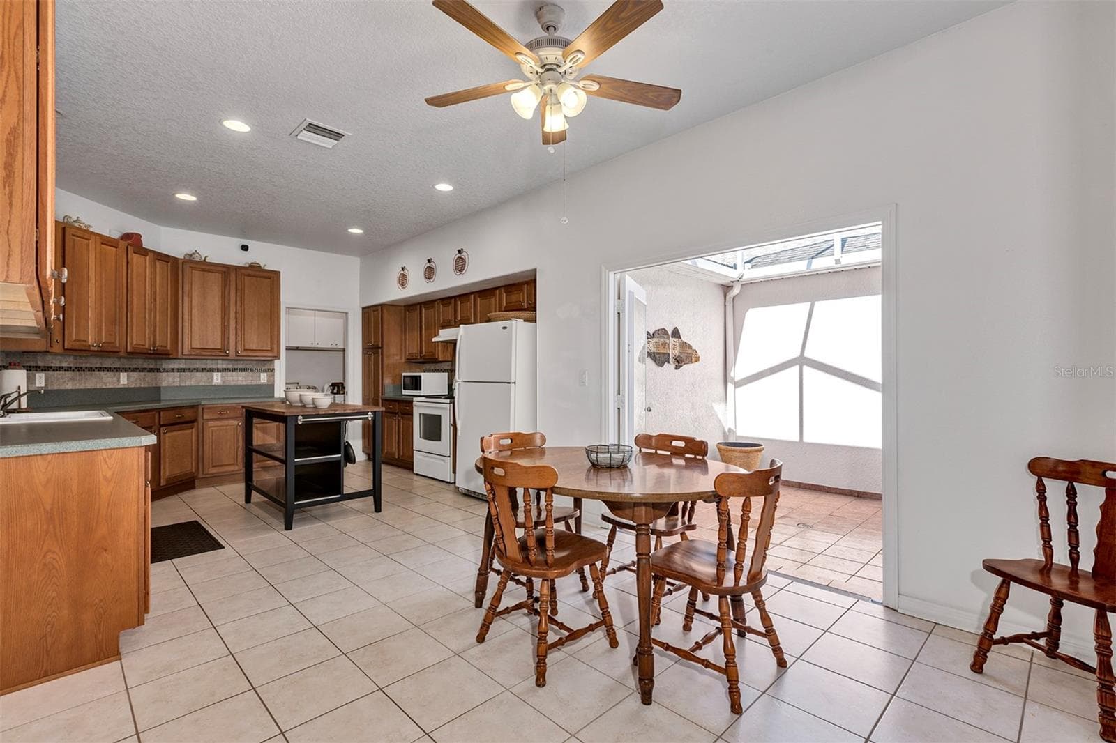 Single Family Residence at 4958 PORTSMOUTH ST, TAVARES, photo 11 of 76
