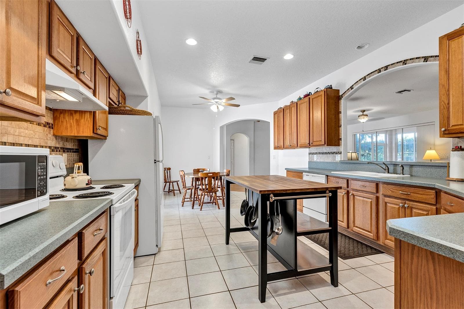 Single Family Residence at 4958 PORTSMOUTH ST, TAVARES, photo 14 of 76