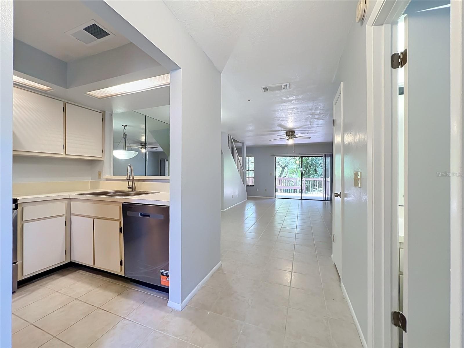 Townhouse at 635 NORTHBRIDGE DR, ALTAMONTE SPRINGS, photo 9 of 71
