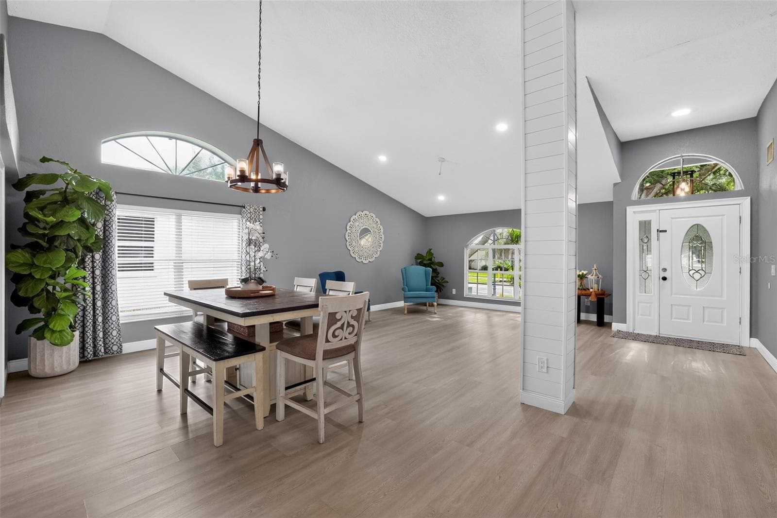 Single Family Residence at 17721 HAMPSHIRE OAK DR, TAMPA, photo 3 of 35