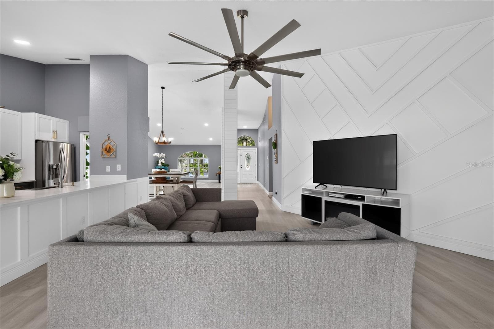 Single Family Residence at 17721 HAMPSHIRE OAK DR, TAMPA, photo 9 of 35